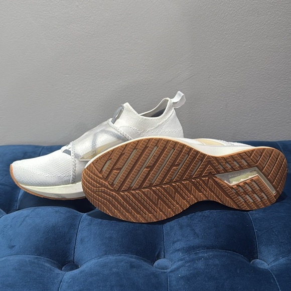 Brooks Levitate 4 Women's Running / Walking Shoes White Athletic Sneakers Size 8 - Picture 3 of 4